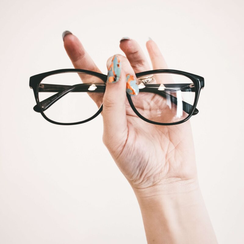 Gafas de luz azul: 10 razones por las que empezarás a usarlas